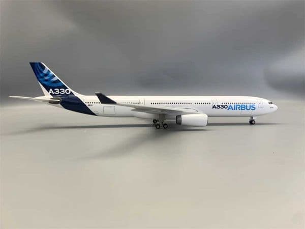 Airplane Toy Model Prototype A330 47CM 330 Model Plane Diecast Plastic Resin LED Light Wheel For Kids Collection DecorationL260408