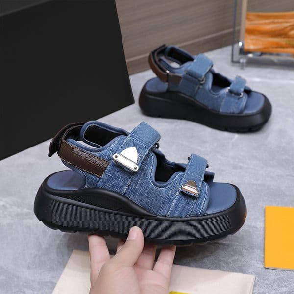 Unisex Designer Thick Sole Sandals Chameleon Sandal Slide Calf Leather Platform Sandale Men Womens Lightweight Comfort Summer Vacation Beach Holiday Slipper 1071