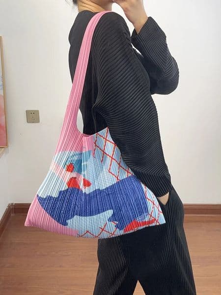 Miyakes Pleated Womens Handbag With Print is a Convenient Single-shoulder Bag For Shopping 260408