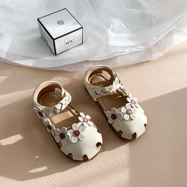 New Summer Sandals for Girls Floral Closed-Toe Sports Sandals Korean Style Fashionable Versatile Non-Slip Sandals for Babies Q260408