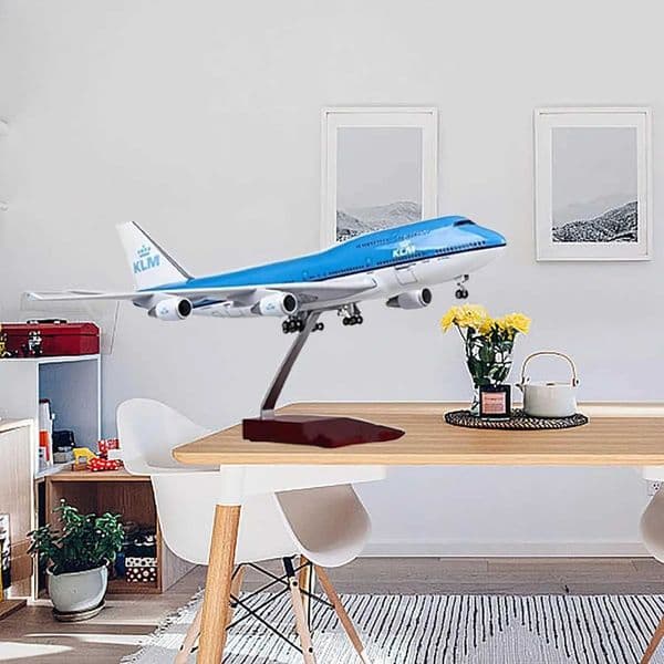 1/157 Scale 47CM B747 KLM Royal Dutch Airlines Model W Light Wheel Airplane Diecast child toy plane Resin For Collection DisplayL260408