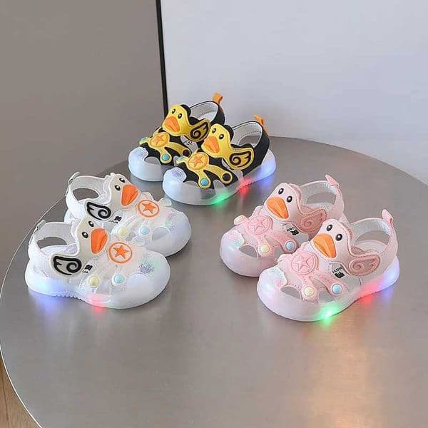 LED Light Baby Shoes 2023 Summer 0-3 Year Old Boys/girl Headband Anti Kick Sandals with Soft Soles Baby Toddler Soles Beach Shoe L260409