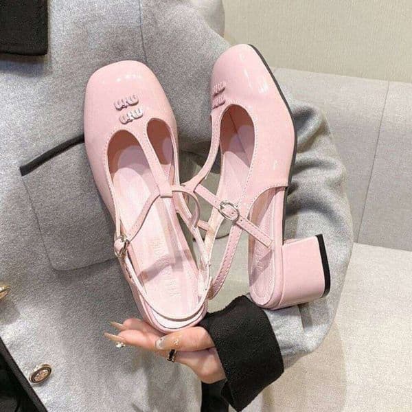 MM Shoes Designer 2026 Women's Toe-Cap Sandals Fashion Style For Summer M Letters Logo Leather Stylish And Versatile Patent Leather Shallow Mouth High-Heeled C1f
