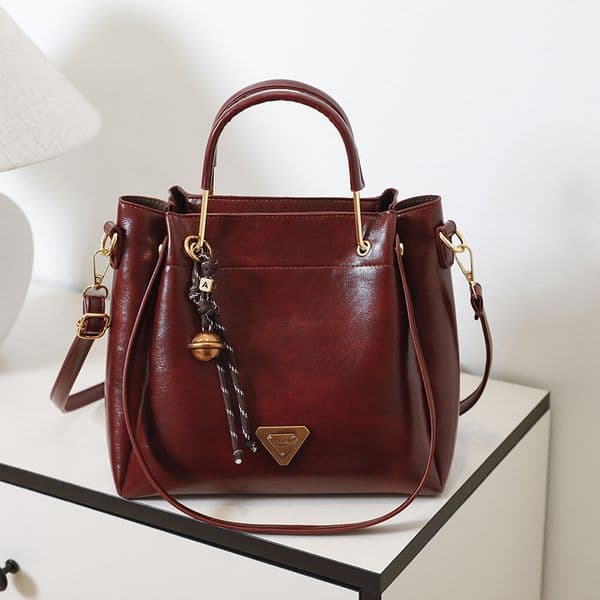 Advanced texture tote bag for women 2026 new winter versatile single shoulder crossbody armpit hand-held bucket bag