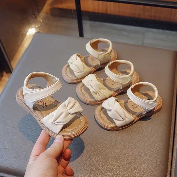 Fashion Design Girls Sandals Summer Beach Shoes Soft PU Leather Ankle Strap Open-toed Sandals For Girl Beige Light Yellow L260409