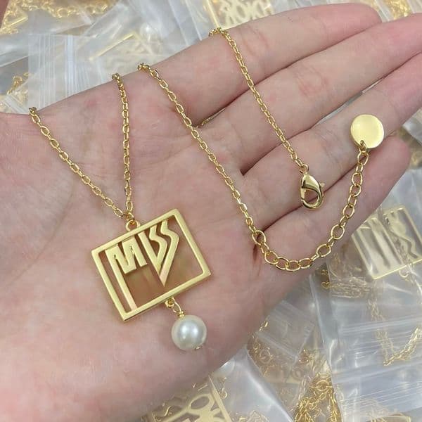 quality Miss Pendants Necklaces Luxury Designer women P18K Gold Plated jewelry for the evening party celebration Charm necklace without box