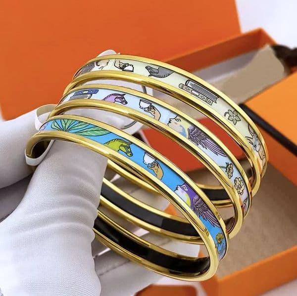 New Fashion Bangle Bracelet Brand Designer Bracelet Classic Enamel Printed Bracelet 316L Titanium Steel Designer Jewelry for Women Bracelet