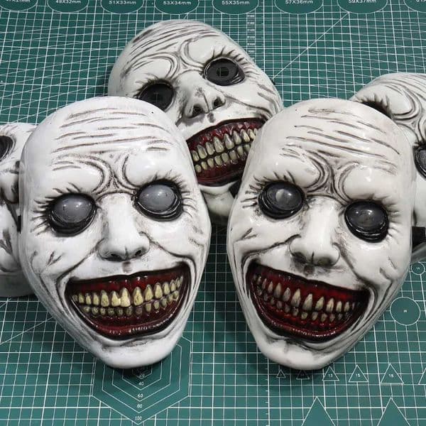 The Exorcist SmilingPlastic Mask Cosplay Evil Creepy Demon Ghost Face Skull Masks Halloween Carnival Party Costume Props L260526