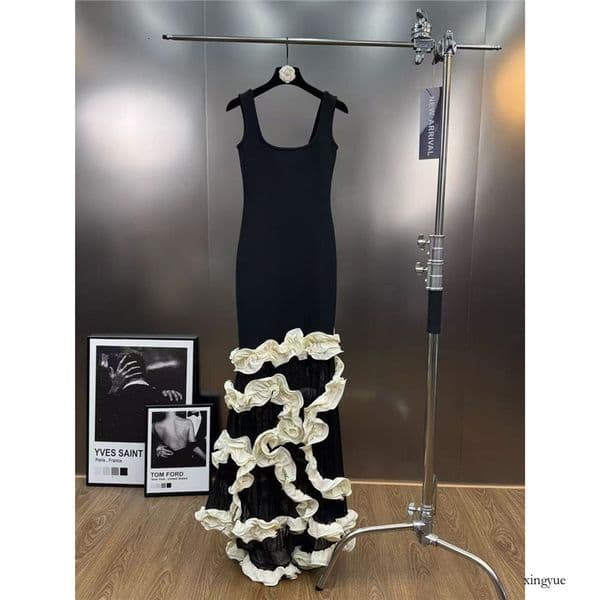 2025 Autumn French-style low-neck sleeveless dress with contrasting color panels and three-dimensional puffy floral trim