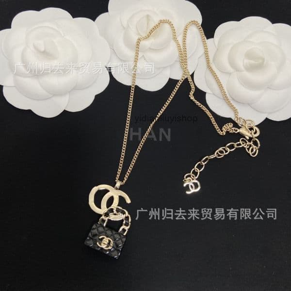 Designer Jewelry cc necklace Diamond-pattern black and white leather cord double-layer bag necklace for women fashionable womens chain channels necklace