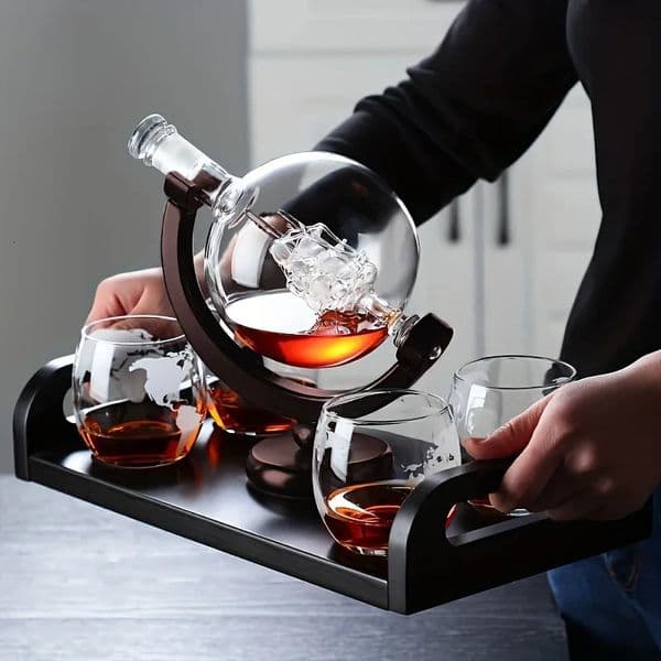 Globe Shaped Whiskey Decanter Borosilicate Glass with Wood Base Unique Wine Aerator Bottle Gift for Home Bar Decor 260409BJ