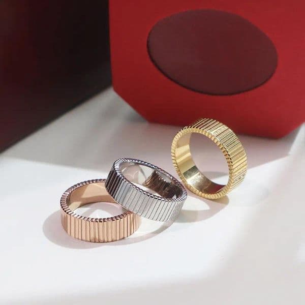 2025 Brand Love RClassic Line Pattern Couple 18k Gold RHigh Quality Titanium Steel Embossed Punk Jewelry Designer for Womens Christmas Gift T260528