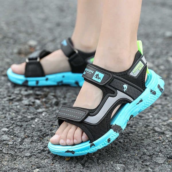 Boys beach sandals 2022 summer new middle school and university childrens lightweight soft bottom waterproof boys primary school students casual sandals S260410