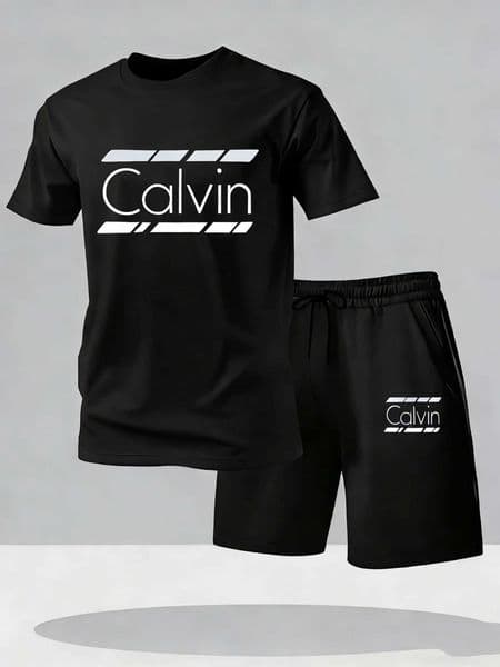 Mens short-sved t-shirt paired with shorts - a trendy and fashionable sports outfit suitable for outdoor activities H260411
