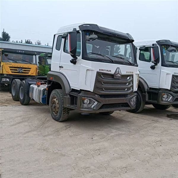 HOWO tractor truck 6x4 drive 371 horsepower Soil and stone construction transportation Bulk material heavy-load transportation trailer head