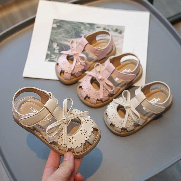 Girls sandals for ages 3-6 childrens sandals kids beach shoes closed-toe baby shoes toddler princess shoes hollow trendy design S260410