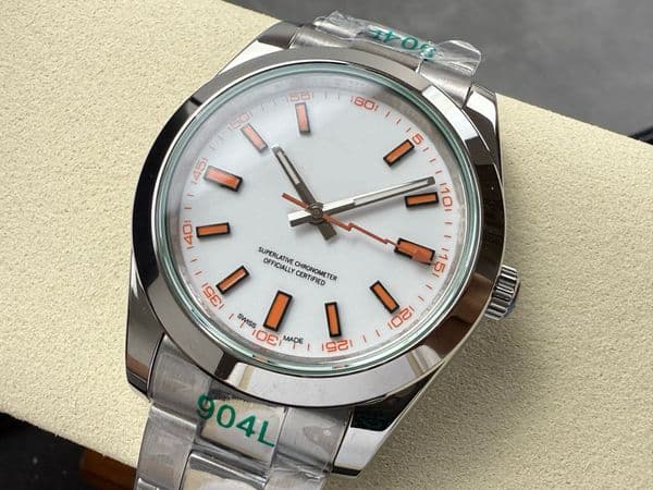 Mens Automatic Waterproof Mechanical Watch 40mm Sapphire Glass man Luxury Leisure Design