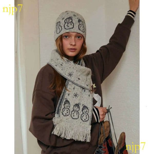 Designer Blended Wool Cartoon Snowman Knitted Scarf - Suitable Women For Winter Retro Collar Design With Excellent Warmth Retention