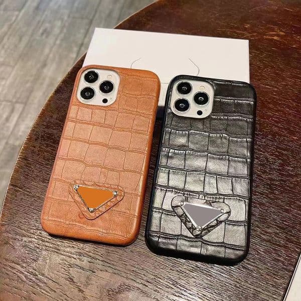 Metal Triangle Logo Crocodile Grain Leather Phone Case For Iphone 16 15 14 13 Pro 12 11 Max 16Promax Hard 14Promax Phone Case 15Promax Cover 13Promax 12Pro 16Pro Shell