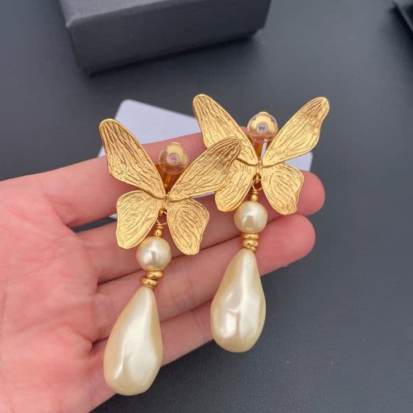 New Designed women fashion earring Vintage Butterfly Pearl Earclip needles 18K Gold plated Ear studs Designer Jewelry YSSLLE0800