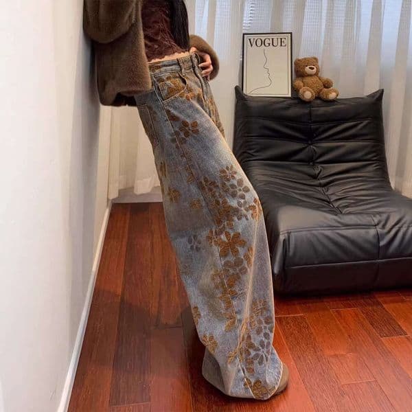 American Retro Curved Hem Jeans For Women Autumn And Winter With Flocking Jacquard Design High Waisted Slimming Loose Wide Leg Pants Luxury