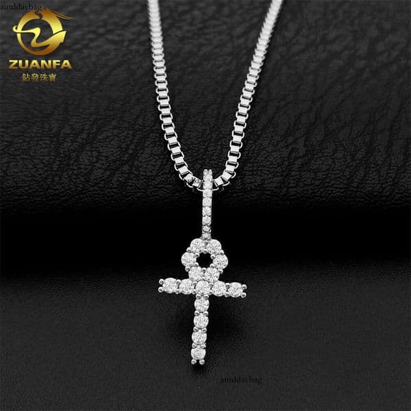 Jewelry Hip Hop 2mm 925 Silver Inlaid D Color Moissanite Cross Pendant Necklace Jewelry Can Be Worn with Single Stone Chain