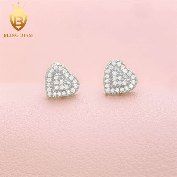 INS New HotSelling S925 Silver Inlaid Moissanite Classic HeartShaped Wholesale Supply Simple Stud Earrings