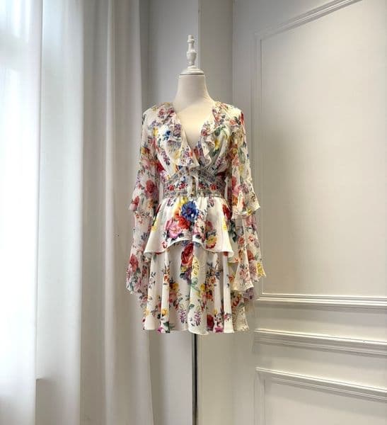 Australian designer, high-end quality, 2026 new vintage floral print dress, light luxury and elegant temperament, slimming resort short skirt