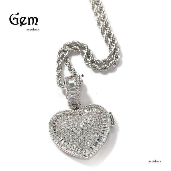 New for Women Niche Design Flip Cover Heart Frame Pendant Versatile Fashion Photo Necklace Accessory
