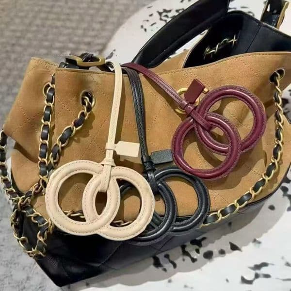 Luxury Designer Bag Charms Letter Leather Designer Key Chain Purse Designer Keyring Bag Accessories Key Ring Key Holder metal Bag Charm keychains