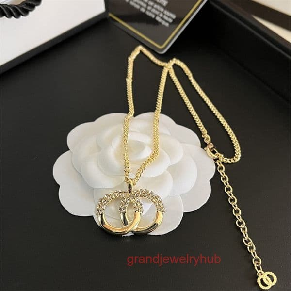 designer necklace cc jewelry Elegant Dual Circle Pendant Necklace Crystal Embellishments Chic Gold Chain for Women Trendy Jewelry Special channels