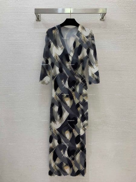 Fashion V collar women dress Summer lady dresses women designer clothes printed seven quarter sleeve skirt A1157X01N207