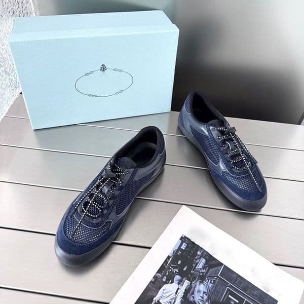 Fashionable Ladies Suede Trainer Shoe with Airflow Design for Everyday Wear