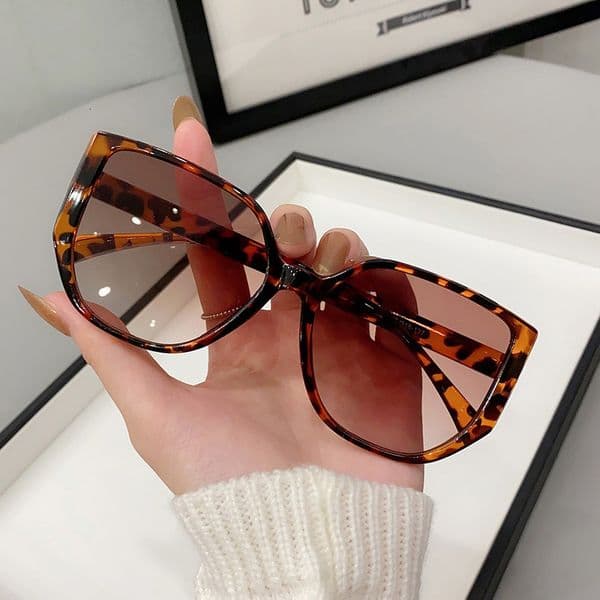 Large-frame for women, popular online, with a high-end feel, make the face look smaller, available in multiple colors, summer UV and sun protection sunglasses