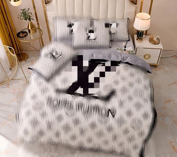 Luxury Designer Size Bedding Letter art Printed Velvet Duvet Cover With Pillowcases Warm Queen Comforters Sets Covers Free Shipping 11