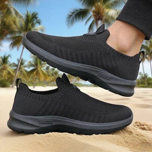 Trendy Lightweight Mens Workout Trainers: Comfortable Running Socks with Superior Ventilation