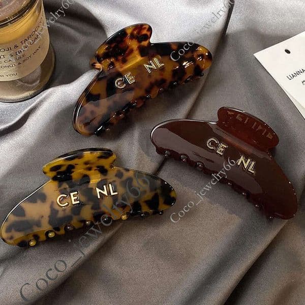 French Alloy Letter Leopard Print Color Vintage Style Shark Clip Classic Trendy Jewelry Girl Friend Gift Face Washing Makeup Hair Clam