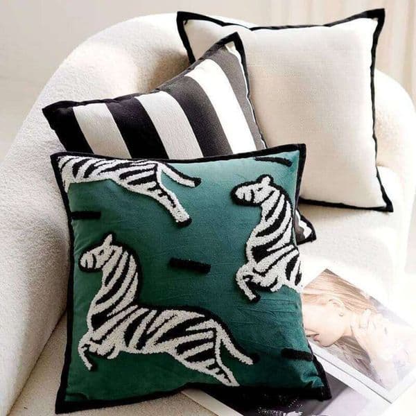 Luxury Designer Embroidered Pony Animal Print Throw Pillow Cover Cushion Sofa Bed Luxury Soft Decorative Home Decor Perfect For Living Room Bedroom Kitchen Bedd 88