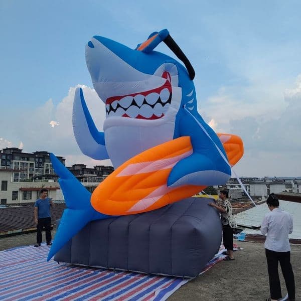 210D Oxford Cloth Glasses Animal Model Smiling Inflatable Sitting Shark With Base Free Standing Arm With Skateboard