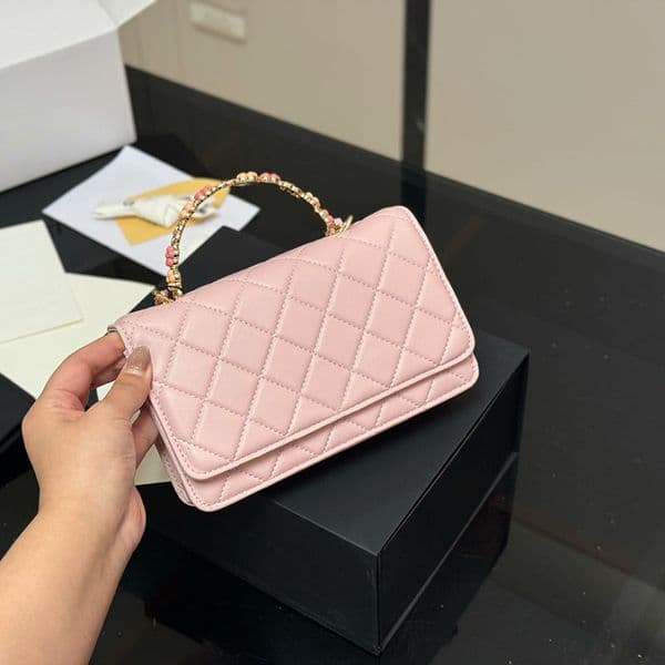 Ladies Designer Lovely Flap Bag with Enamel Camellia Metal Handle Lambskin Leather Check Pattern Gold Hardware Chain Shoulder Cross Body Wallet Sacoche 19x12cm