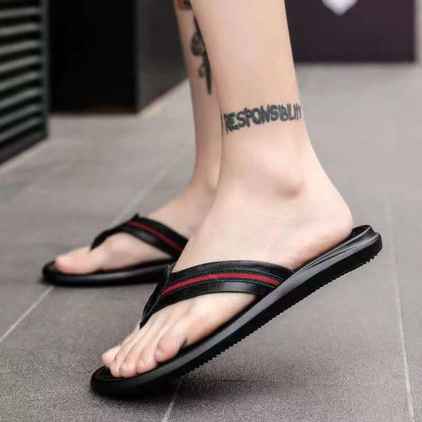 2026 Fashionable and unique soft-soled flip-flops for men with anti-slip and wear-resistant properties suitable for casual beach wear