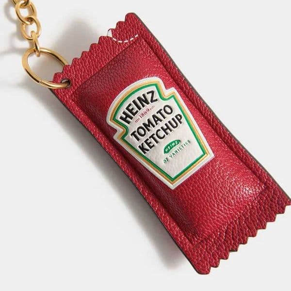 Cute Ketup Bottle Keyain Creative Simulation Food Sauce Pendant arm for Women Gis Bag Car Key ROrnament Gifts J260417