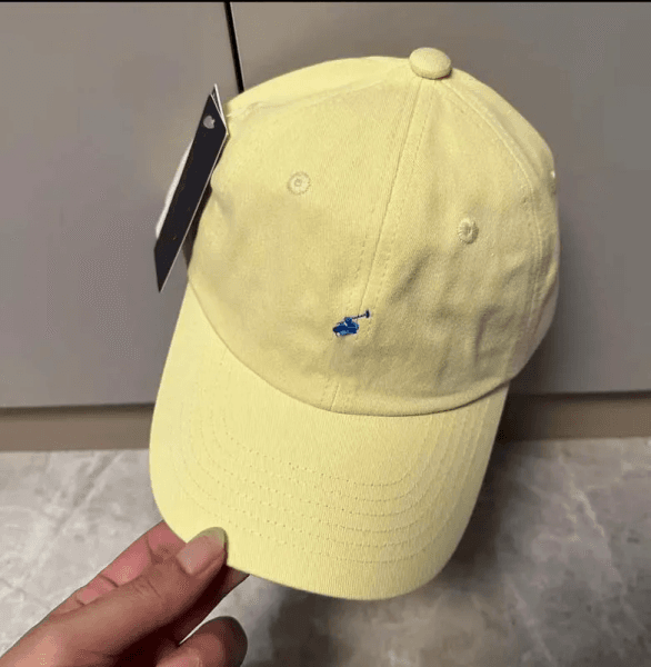 Designer baseball cap suitable for both women and men Mesh hat with ventilation and sun protection perfect for couples engaging in sports golf activities L260528