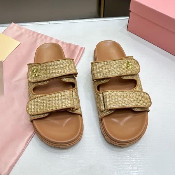 Designer Sandals Slippers Women Slides style Shoes Outdoor Casual Open-toe slippers Breathable Resistant Summer Slippers All black perforated Slides