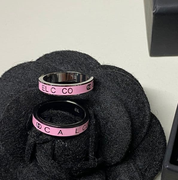 Sweet Designer Letter Ring Women Sweet Style Pink Band Ring Annual Best Selling Silver Pink Ring Classic Pink Silver Color Matched Ring Party Jewelry Gifts
