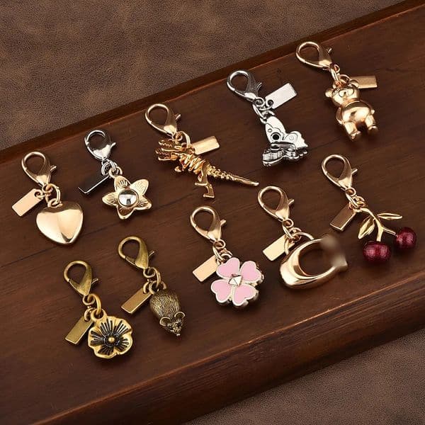 Designer Keychain for Women Men Set Vintage Gold Plated Animal Flower Pendant Bag Decoration