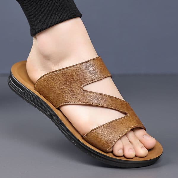 2026 New Sandals Summer Outdoor Fashion Casual Soft Sole Non-Slip Beach Shoes Driving Two-Way Men's Slippers