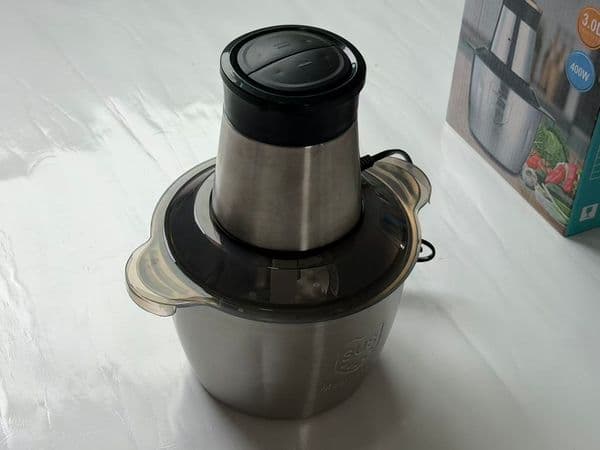 Sleek Design Electric Kitchen Tool Efficiently Grinding Meats into Fine Fillings with Easy-to-Clean Stainles