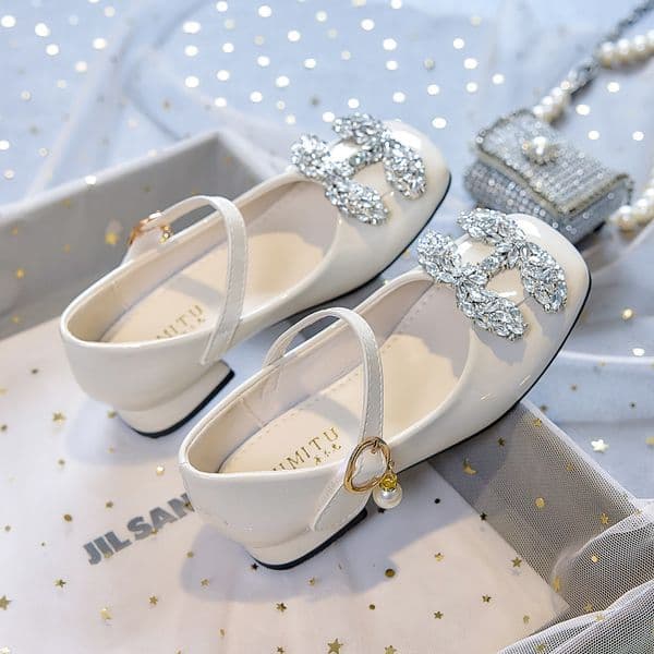 New Free shipping Kid's Shoes Sneakers Trendy Childrens Flip Flops Versatile Style for Any Occasion Summer durable