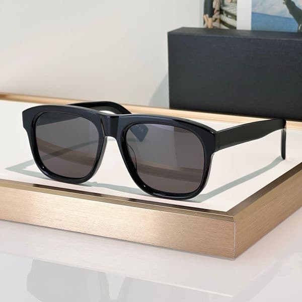 Fashion Sunglasses For Men Women Designer 558 Summer Avant-Garde Goggles Popular Outdoor Traveler Catwalk Square Anti-Ultraviolet Full Frame Glasses With Box